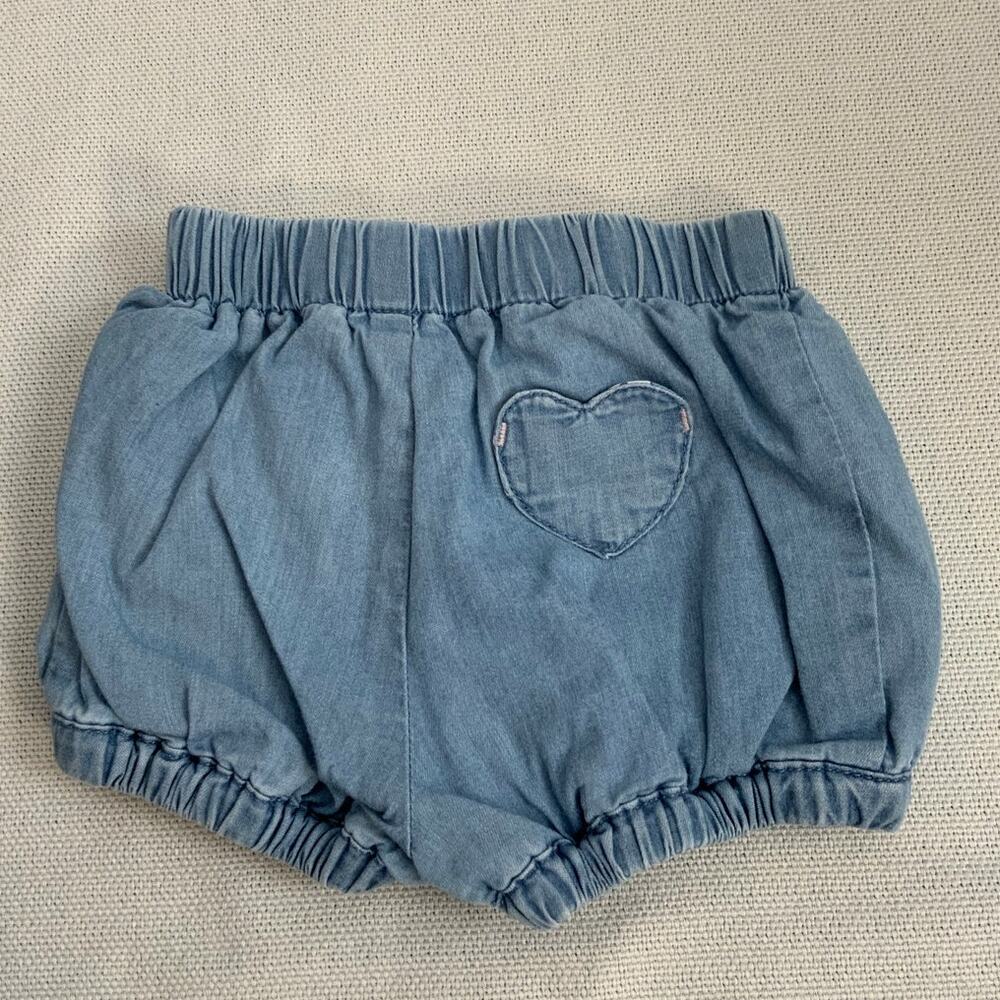 Baby Boden Jean shorts with heart pocket size 0-3mo